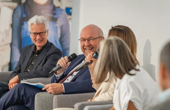 Podiumsdiskussion: Stefan Kulozik, Ministerium für Arbeit Gesundheit und Soziales NRW, Abteilungsleiter Arbeit und Qualifizierung. Berthold Schröder, Präsident des Westdeutschen Handwerkskammertags (WHKT).